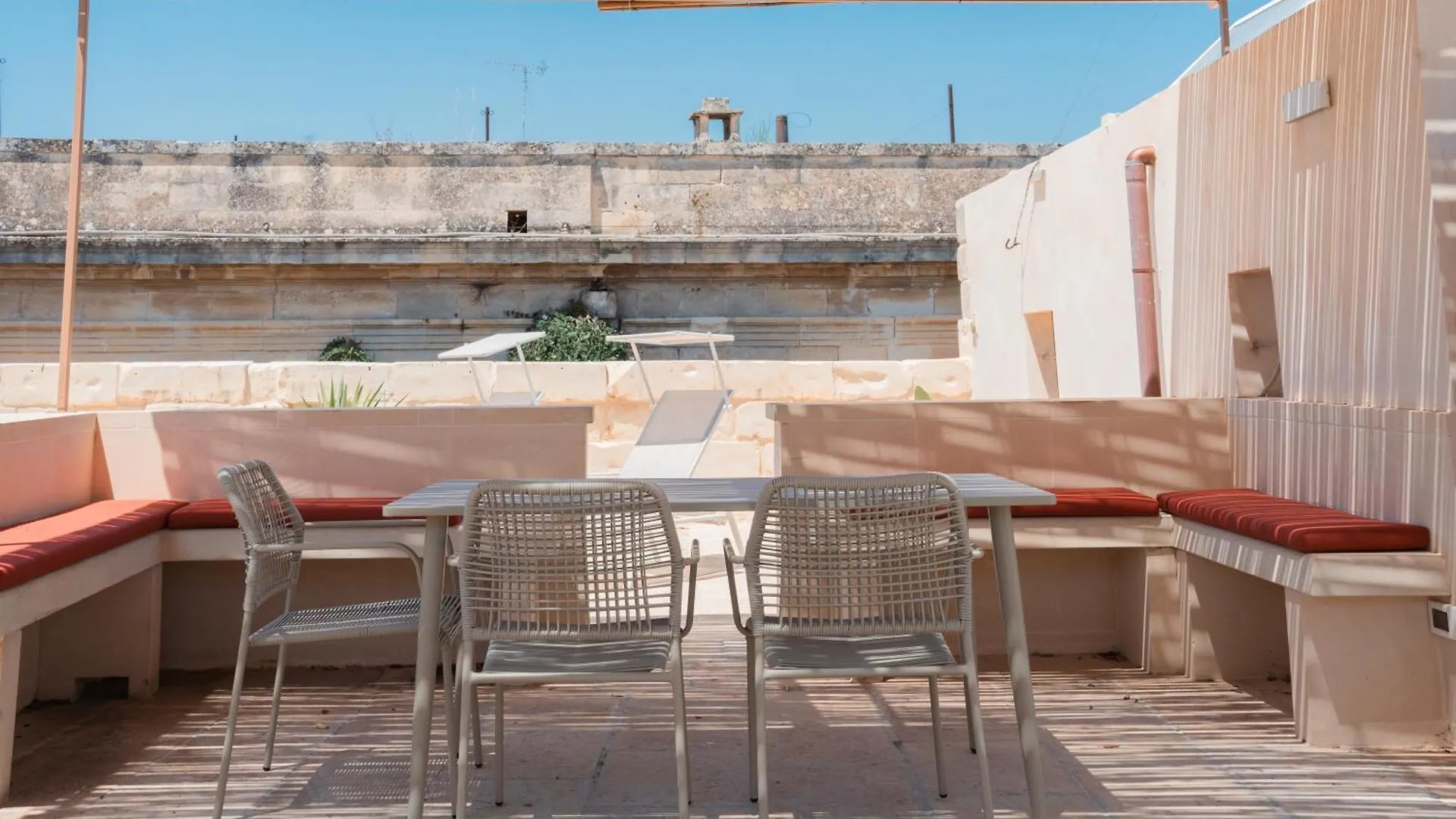Lotus Apartment & Rooftop By Residence Colibri Lecce 0*,